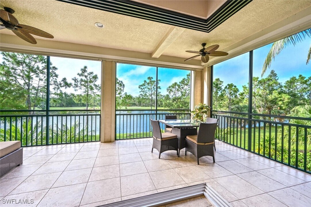 2764 Tiburon Blvd E in Naples, FL - Foto de edificio