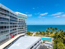 600 Grapetree Dr in Key Biscayne, FL - Building Photo