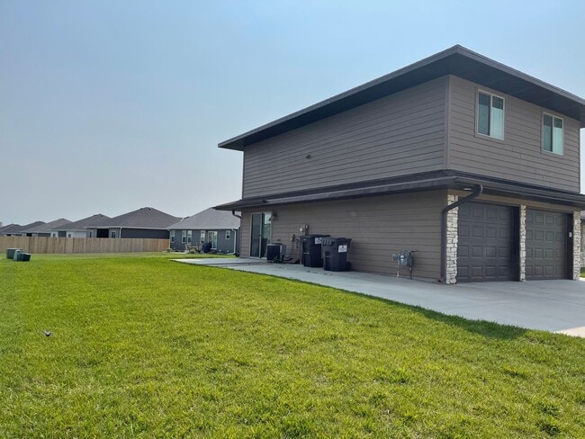 7800 Yankee Woods Dr in Lincoln, NE - Building Photo - Building Photo