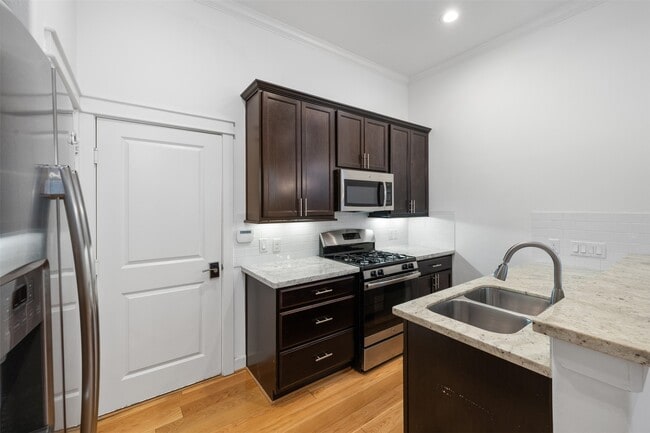 property at 902 W 20th St