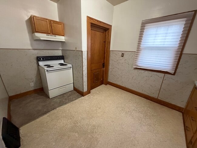 1121 N Bowman Ave in Danville, IL - Building Photo - Building Photo