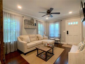 18 Sylvan St in Newport, RI - Building Photo - Building Photo