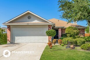 8001 Marielle Cir in Dallas, TX - Building Photo