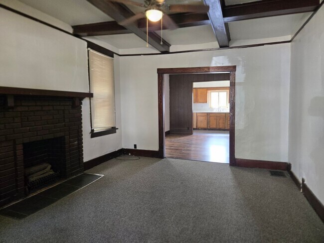 1815 Victoria Ave, Unit 1815 in New Kensington, PA - Building Photo - Building Photo