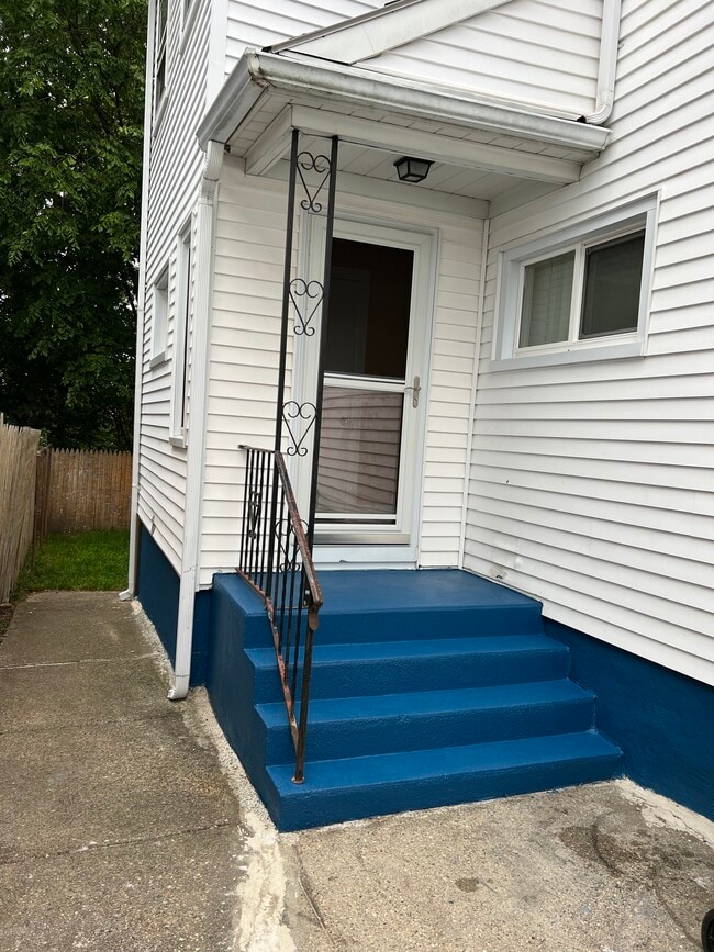 76 Erie St, Unit Second floor