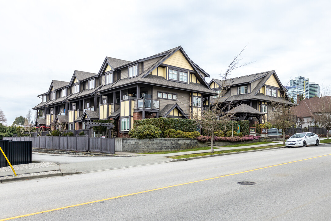 7227 Royal Oak Av in Burnaby, BC - Building Photo