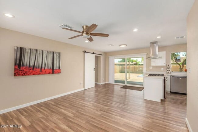 7361 W Shangri La Rd in Peoria, AZ - Building Photo - Building Photo