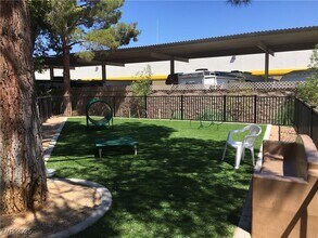 5250 S Rainbow Blvd in Las Vegas, NV - Building Photo - Building Photo