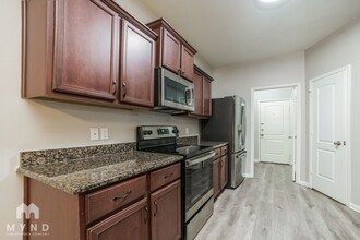2419 Tracy Ln in Highlands, TX - Building Photo - Building Photo