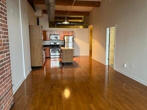 160 Fremont St in Worcester, MA - Foto de edificio - Building Photo