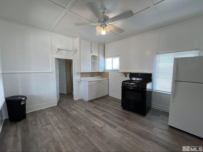 property at 1027 W 2nd St