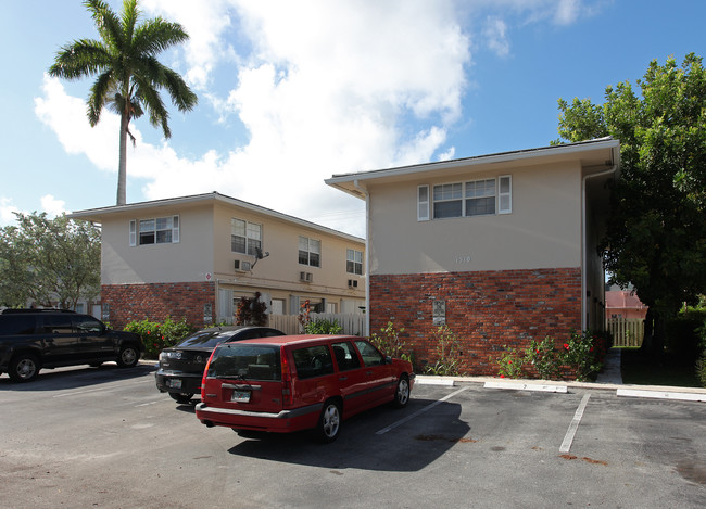 North Fifty Apartments in Fort Lauderdale, FL - Building Photo - Building Photo