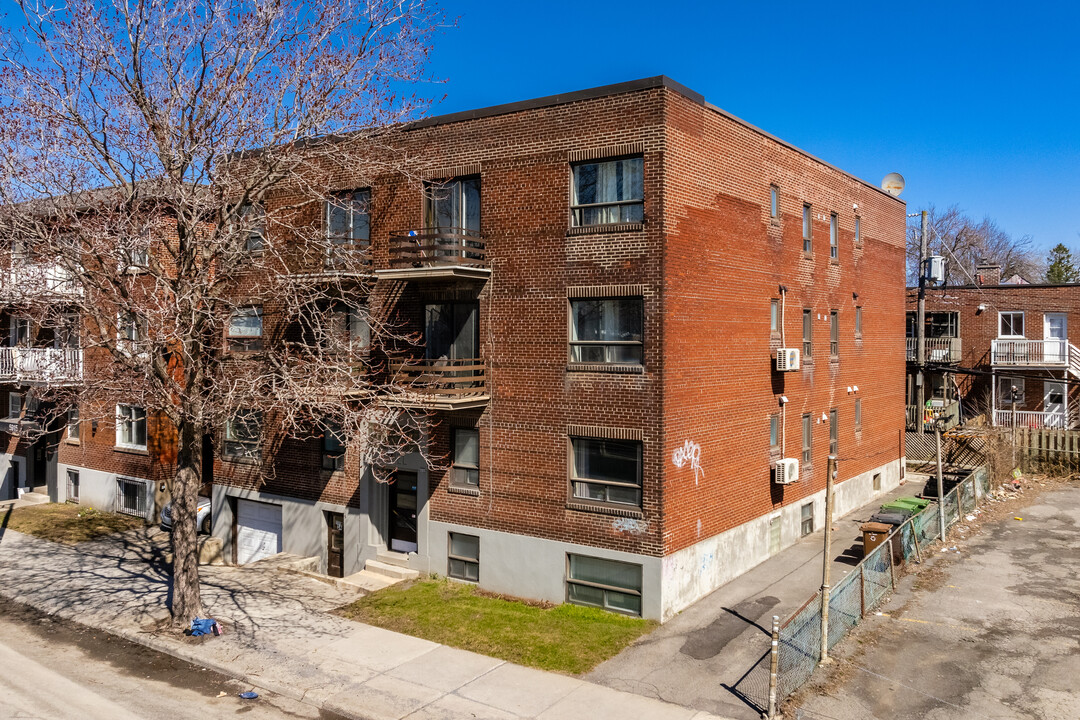 5905 Décarie Boul in Montréal, QC - Building Photo