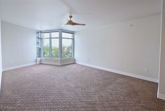 140 E Rio Salado Pkwy-Unit -205 in Tempe, AZ - Building Photo - Building Photo