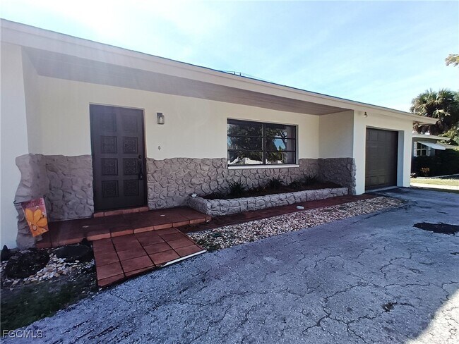 1848 Winkler Ave in Ft. Myers, FL - Building Photo - Building Photo