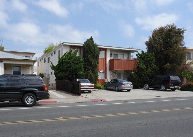 Pacific Beach Drive Apartments in San Diego, CA - Foto de edificio - Building Photo