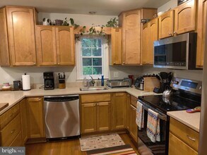 9445 Park Hunt Ct in Springfield, VA - Building Photo - Building Photo