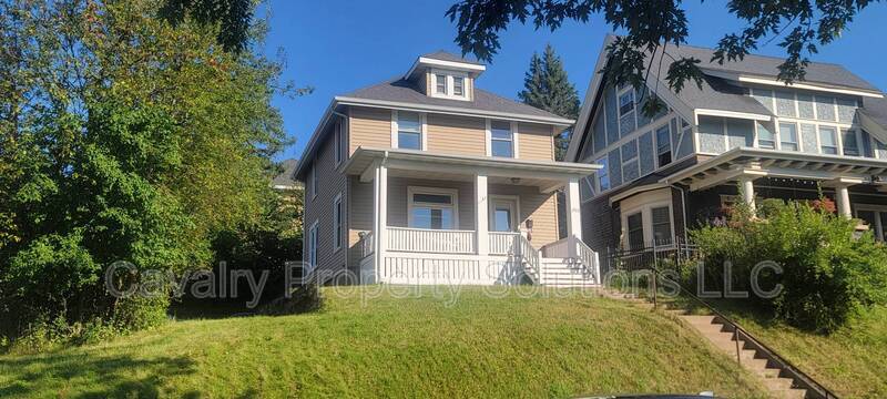 1901 E 5th St in Duluth, MN - Building Photo