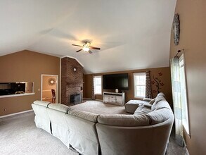35 Fox Meadow Dr in Worcester, MA - Building Photo - Building Photo