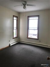 68 Grand St in Danbury, CT - Building Photo - Building Photo