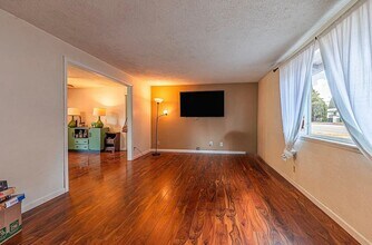 1635 S Bertelsen Rd in Eugene, OR - Building Photo - Building Photo