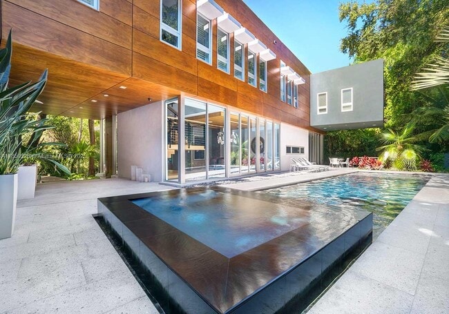 property at 3503 Banyan Cir