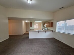 11805 Holabird Ave in Bakersfield, CA - Building Photo - Building Photo