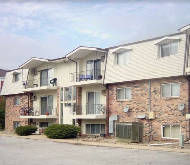 Bon Aire Apartments in Merrillville, IN - Foto de edificio - Building Photo