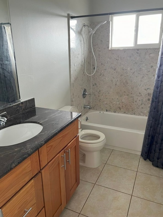 26596 Chisholm Ct, Unit 2 in Hayward, CA - Foto de edificio - Building Photo