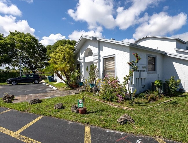 15230 SW 68th St in Miami, FL - Building Photo - Building Photo