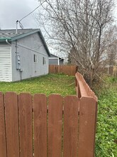 6140 Austin St in Anchorage, AK - Foto de edificio - Building Photo