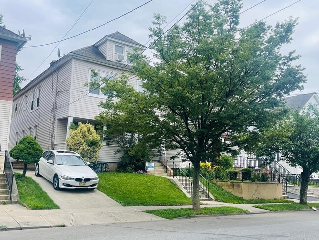 945 Monroe Ave in Elizabeth, NJ - Building Photo - Building Photo