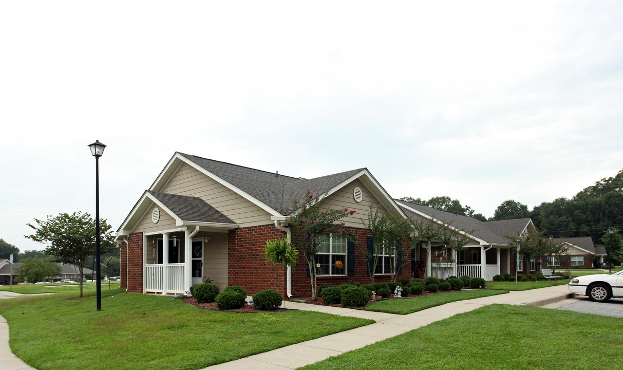 Belle Isle Senior Apartments in Robertsdale, AL - Building Photo