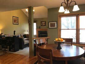 16842 Hanover Ln in Eden Prairie, MN - Building Photo