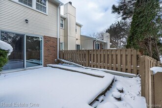 5075 Buckingham in Troy, MI - Foto de edificio - Building Photo