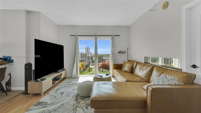 1627 SW 37th Ave in Miami, FL - Building Photo - Building Photo