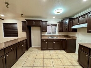 10524 S Avalon Blvd in Los Angeles, CA - Building Photo - Building Photo