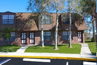 VICTORIA GARDENS APARTMENTS in Port Orange, FL - Foto de edificio - Building Photo