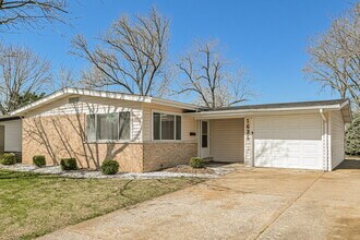 1635 Trotterway Dr in Florissant, MO - Building Photo - Building Photo