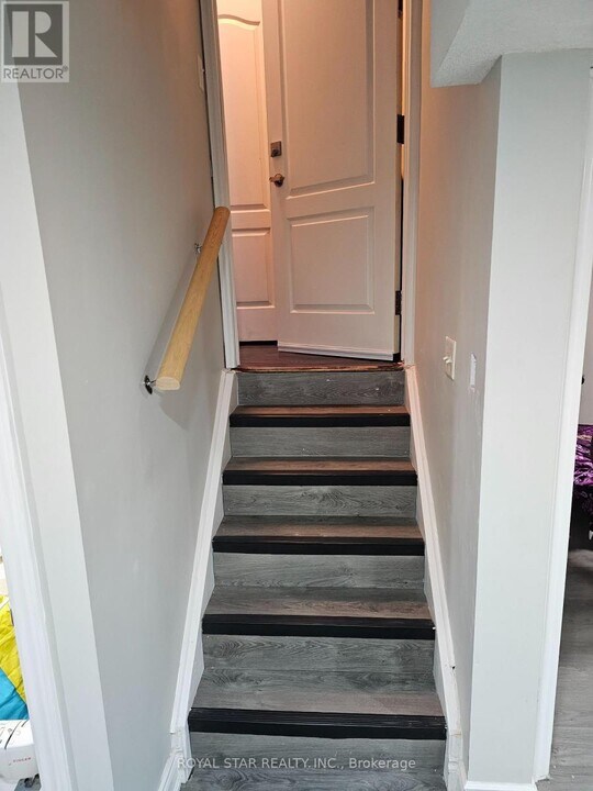 24 Bonavista Dr in Brampton, ON - Building Photo