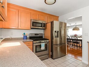 546 Poplar St in Boston, MA - Building Photo - Building Photo