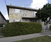 12921 Oxnard St in Los Angeles, CA - Building Photo - Building Photo