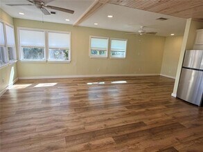 53706 River Trace Rd in Astor, FL - Foto de edificio - Building Photo