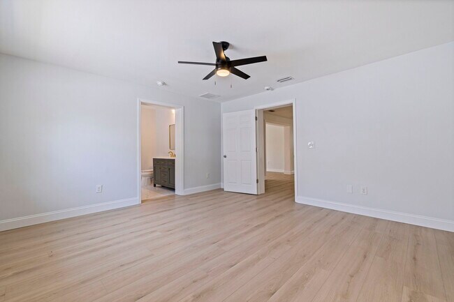 property at 934 41st Ave NE