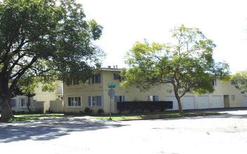 832 Garfield St in Santa Ana, CA - Building Photo - Building Photo