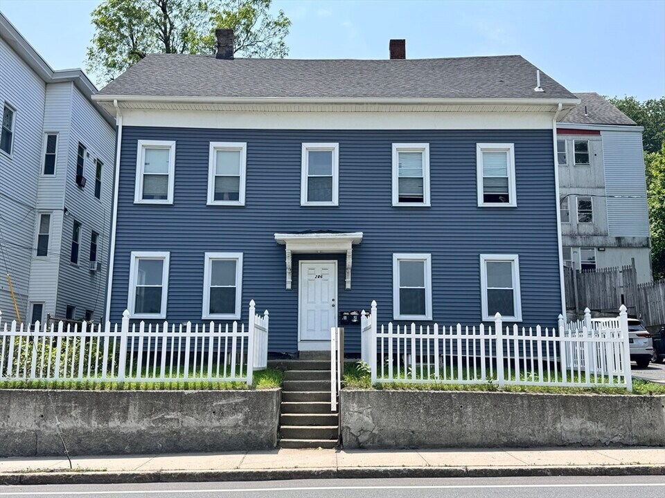 286 Kimball St in Fitchburg, MA - Building Photo