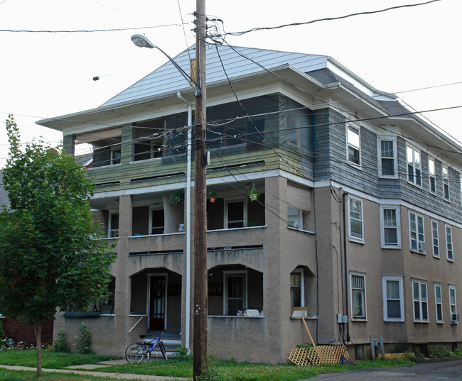 410 Roosevelt Ave in Endicott, NY - Building Photo - Building Photo