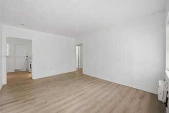 3265 Franklin Ave in Miami, FL - Building Photo - Building Photo