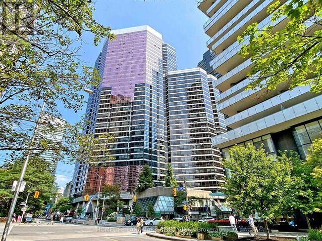 property at 1001-1001 Bay St.