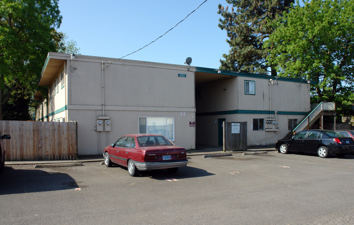 1247 W 8th Ave in Eugene, OR - Building Photo